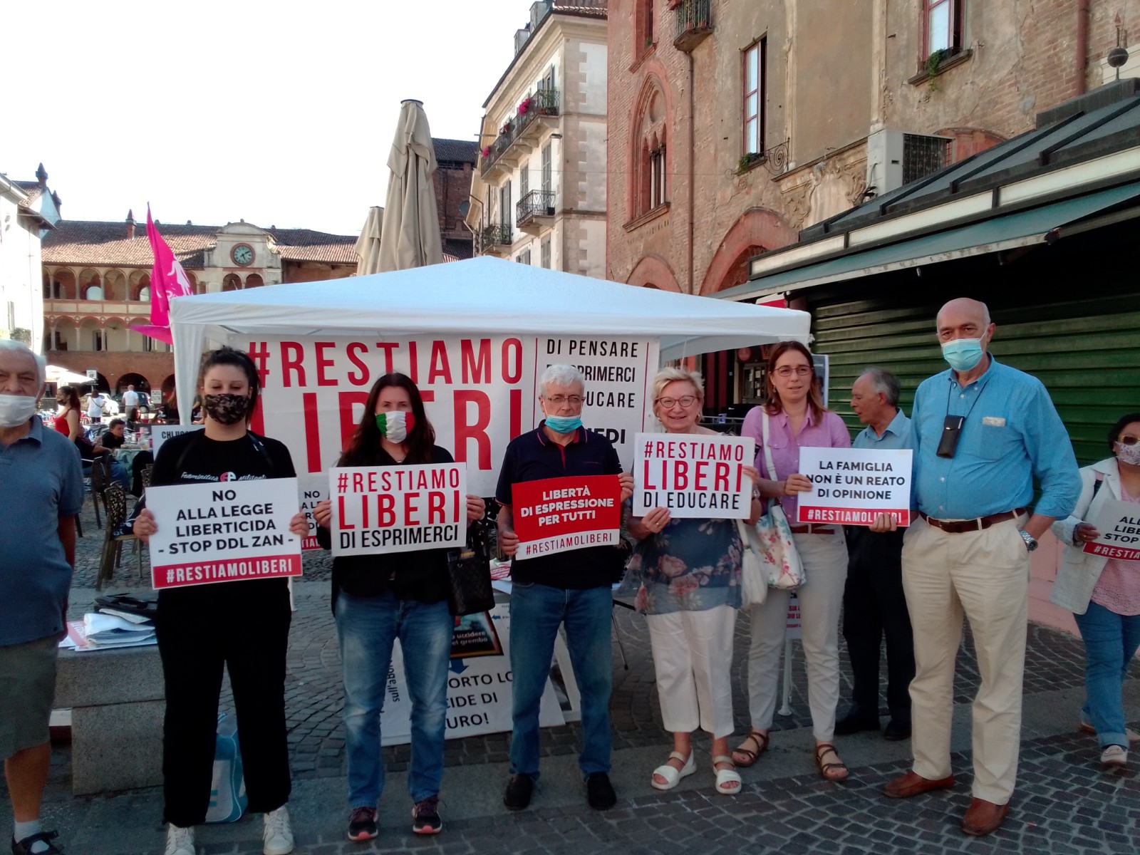 Eventi, banchetti e camion vela contro il ddl Zan in tutta Italia 1